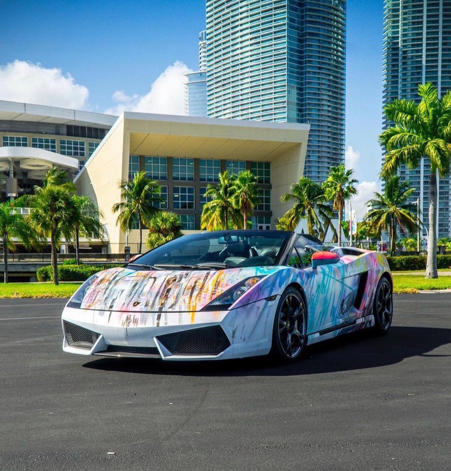It’s a Wrap. 🎬🧑🏾‍🚀 Have you seen the world’s first color changing car yet? Swipe left for a sneak peek.
-
Want to win a chance at designing the next #ArtLambo?
E-mail us at: press@virtuenorway.com
